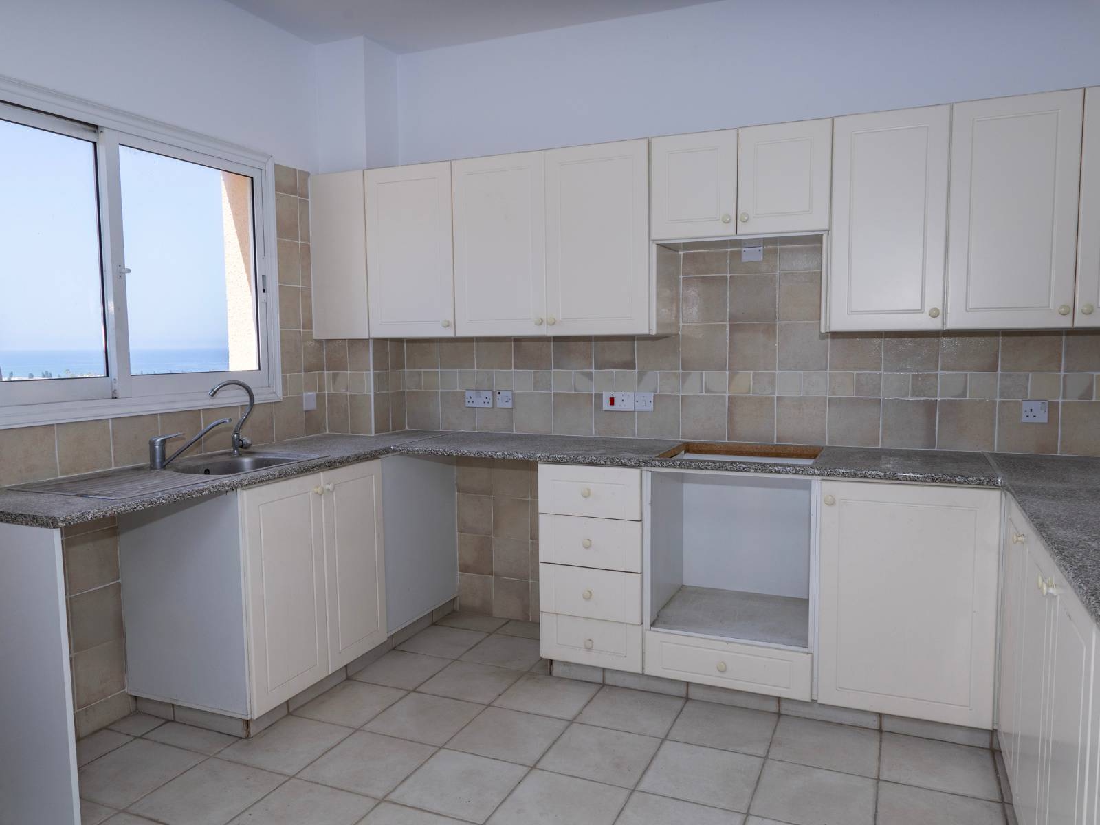 Image of Townhouse - 3 Bedrooms - 3 Bathrooms for Sale in Paphos-Cyprus, Image 4